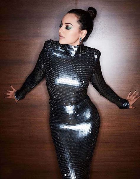 How To Create Exquisite Glitter Eyeshadow Makeup Looks | Femina.in