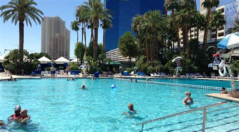 BLU POOL AT HORSESHOE LAS VEGAS (2025) All You Need to Know BEFORE You ...
