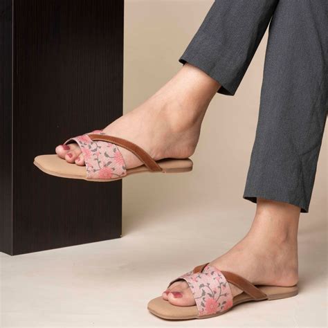 Sliders for Women: Buy Slipper Sliders, Slide Flip Flops for Women at ...