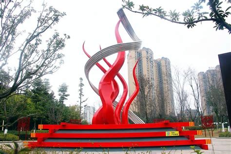 现代不锈钢雕塑与景观设计的融合-宏通雕塑