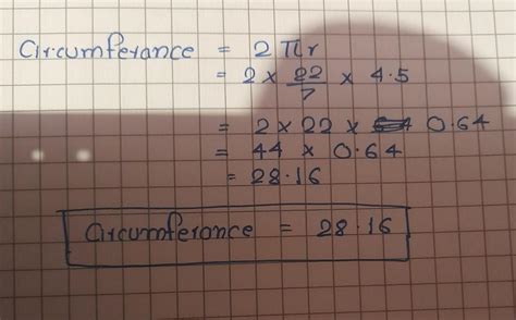what is the circumfrence of a circle with a 4.5m radius - Brainly.in