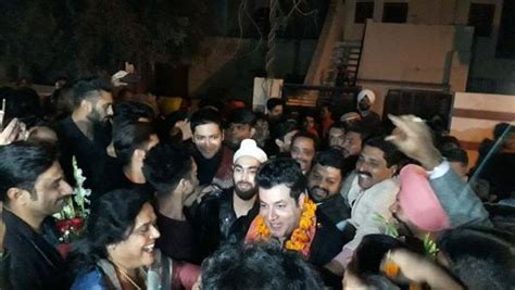 Varun Sharma aka Choocha gets a grand welcome back home in Jalandhar ...