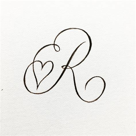 Capital letter R with hearts | Tombow fudenosuke, Mini drawings, Lettering