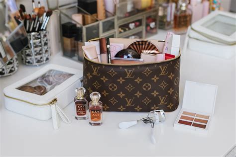10+ Of The Best Travel Makeup Essentials To Take On Your Next Vacation ...