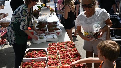 Crowds fill downtown Coldwater Saturday for Strawberry Fest 2024 ...