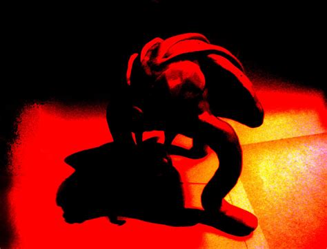 Alien Tripod Attack Scenes 的图像结果