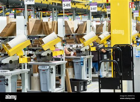 Amazon Packing Line 的图像结果