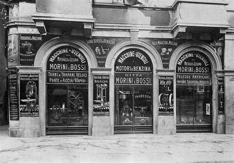 Via Manzoni all'altezza del Civico 31 - sulla sinistra lo scomparso ...