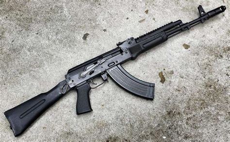 旧装换新颜，现代战争中的AK更迷人，枪托可折叠_突击步枪