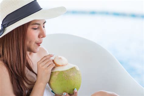 Benefits of Coconut Water During Pregnancy | Lisa Twang | AsiaMD.com