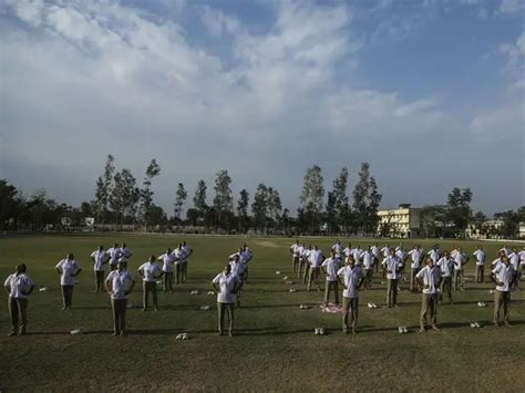 Reaffirming ceasefire accord - Locals receive training in weapons and ...