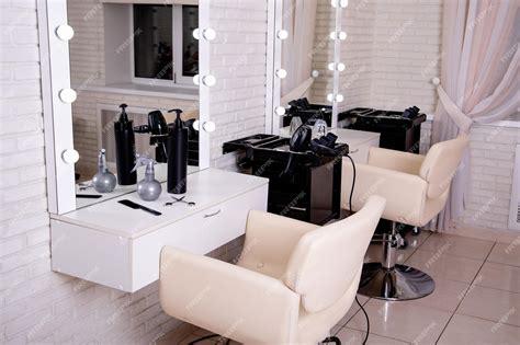 Lugares de trabajo para maestros en salón de belleza de peluquería ...