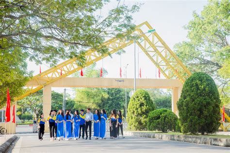 Đại Học - Hạ Long