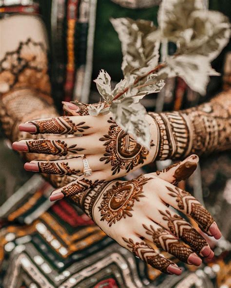 Top 20+ Full Hand Mehndi Design to Pick This Wedding Season- WeddingWire