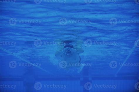 Swimming Pool Underwater 的图像结果