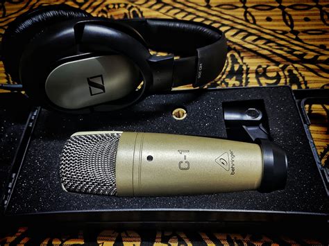 Behringer C-1 Studio XLR Condenser Unidirectional Microphone (Silver ...