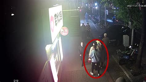 上海一女子夜间偷走5部手机，警方1小时内将其抓获_暖心帧_澎湃新闻-The Paper