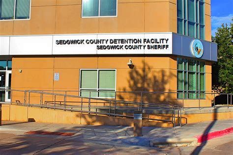 How does the Sedgwick County jail handle people with mental illness ...