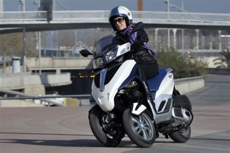 Piaggio MP3 Riding Tips 的图像结果