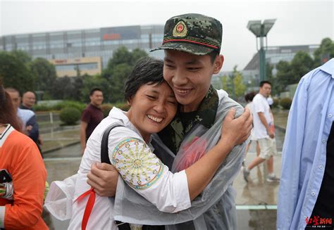 当兵去送什么礼物最新素材