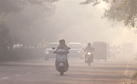 दिल्‍ली में प्रदूषण से बुरा हाल, आनंद विहार में AQI 400 पार, जानें कैसे ...