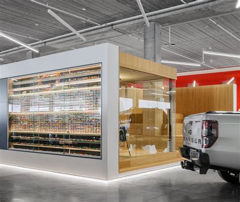 Glass partitions in the LOUDA Auto showroom | Partitions and movable walls