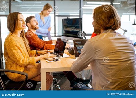 Computer Programmers at Work 的图像结果