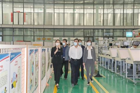 武汉轻工大学与盛隆电气举行就业实践基地建设合作签约仪式-盛隆电气集团