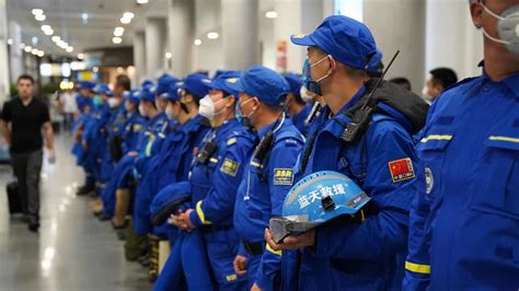首批10名上海蓝天救援队队员抵达土耳其，计划工作15天