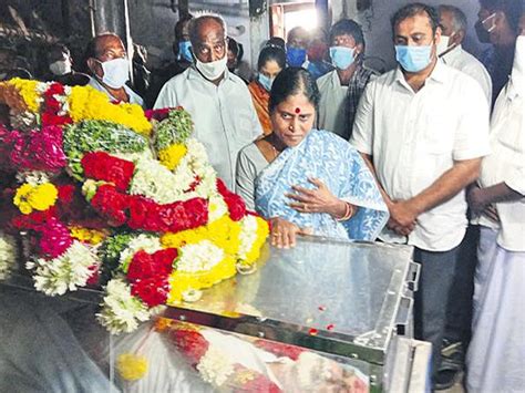 సీఎం జగన్‌ పెద్దమామ కన్నుమూత