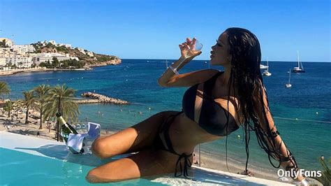 How Chloe Khan Found Her Voice - OnlyFans Blog