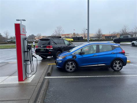 Lum's Auto Center | Warrenton, OR | EV Station