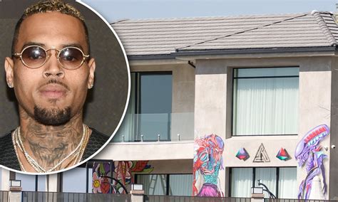 Chris Brown Graffiti Chris Brown Caught SPRAY PAINTING A Wall In