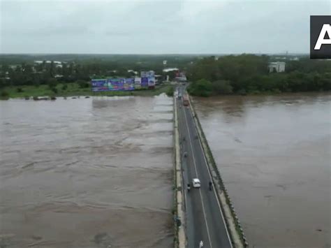 Heavy rain in Gujarat causes waterlogging; Mahuva taluka in Surat gets ...