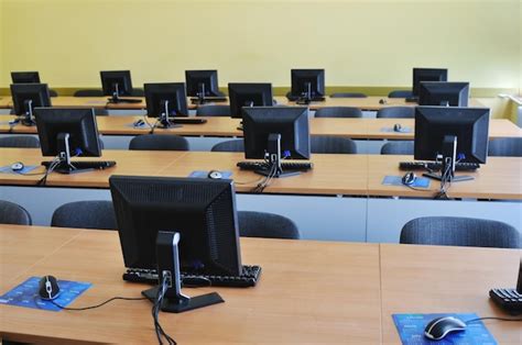 Computer Classroom 的图像结果