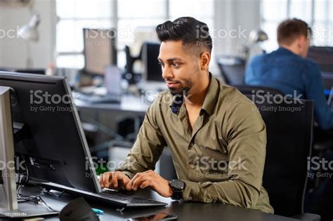 A Man Busy with Computer 的图像结果