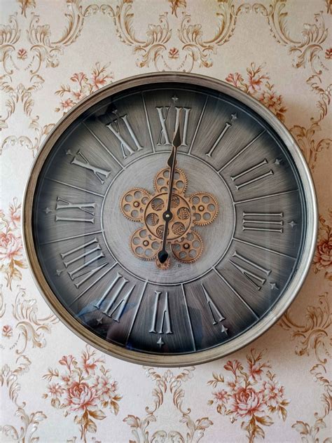 FunkyTradition Metallic Royal Retro Style Metal Wall Clock with Glass