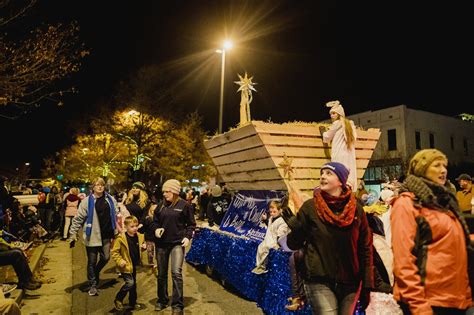 1000 Words: Downtown Rome Christmas Parade - Read V3