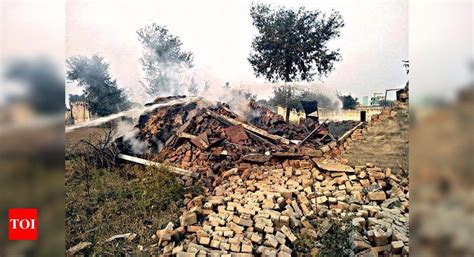 35-year-old dies in blaze at abandoned firecracker factory | Ghaziabad ...