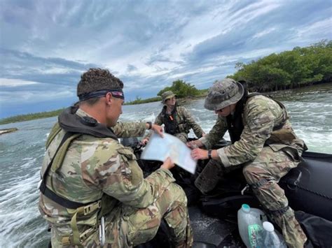 Green Berets with 1st SFG (A) attend Waterborne Infiltration Course ...