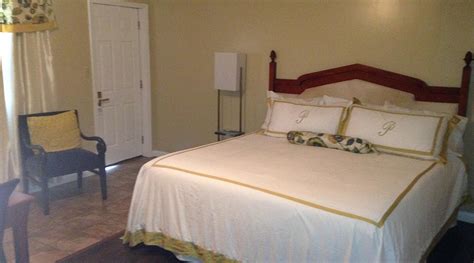 PLEASURE POINT INN & SUITES (Monticello) - Hotel Reviews & Photos ...