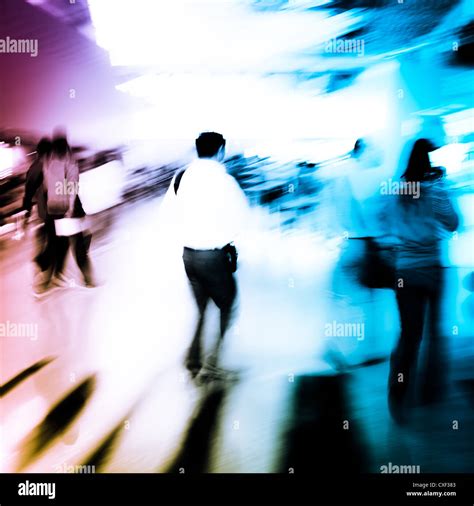 Crowd of Business People 的图像结果