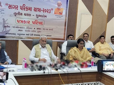 Arrived at MLA Patil's Surat office to present the administration in ...