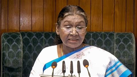 'Feudal': BJP slams Sonia Gandhi for calling President Murmu 'poor thing'