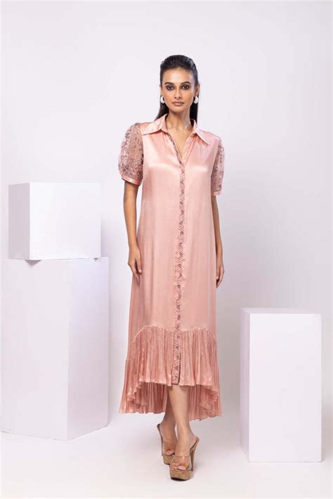 Smriti Apparels by Anju Agarwal - Top designer boutique in Kolkata