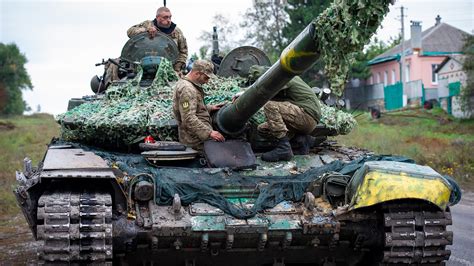 Ukraine is using its tanks to boost its artillery power - Task & Purpose