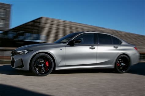 Check Whatâ€™s New in the 2023 BMW M340i Black Sapphire - BMW.SG