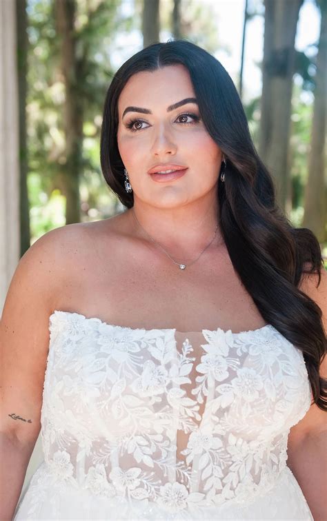 PLUS SIZE BOHO WEDDING DRESS with Lace Tulle and Sleeves