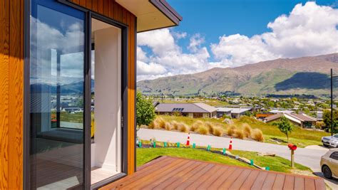 Karearea Views - Wanaka Holiday Home | Accommodation in Wānaka, New Zealand