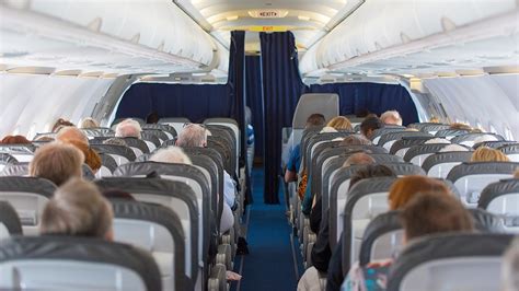 Qantas passenger doesn't leave seat for 17-hour flight | Fox News